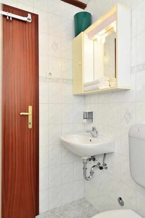 Apartments Mirabella Оміш Екстер'єр фото