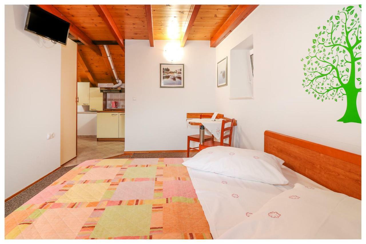 Apartments Mirabella Оміш Екстер'єр фото