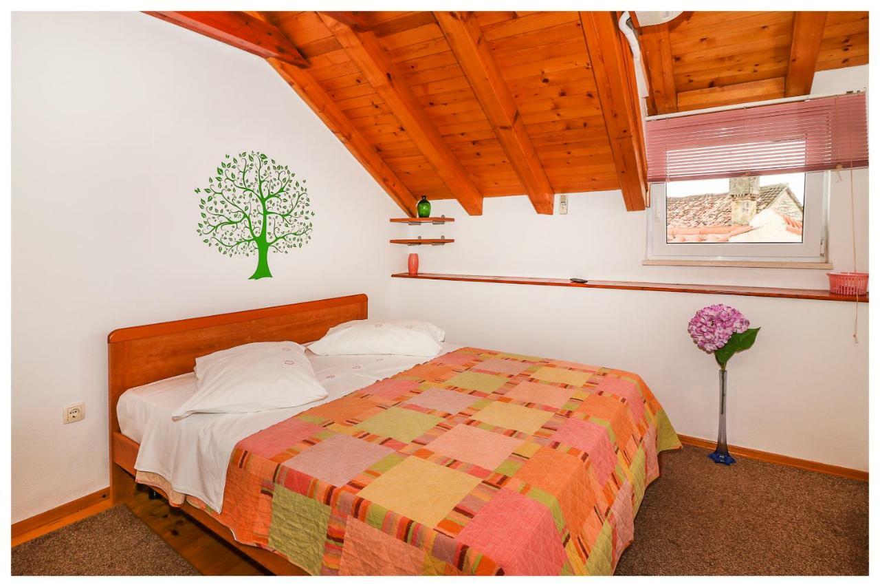Apartments Mirabella Оміш Екстер'єр фото