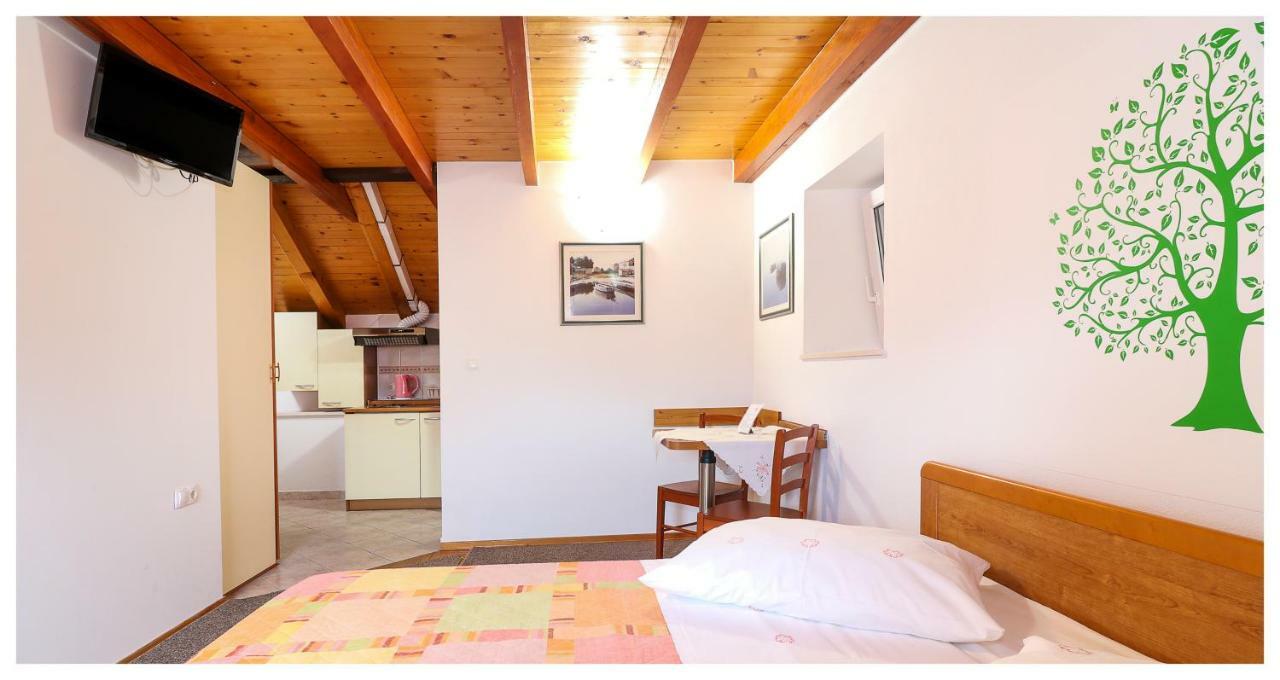 Apartments Mirabella Оміш Екстер'єр фото